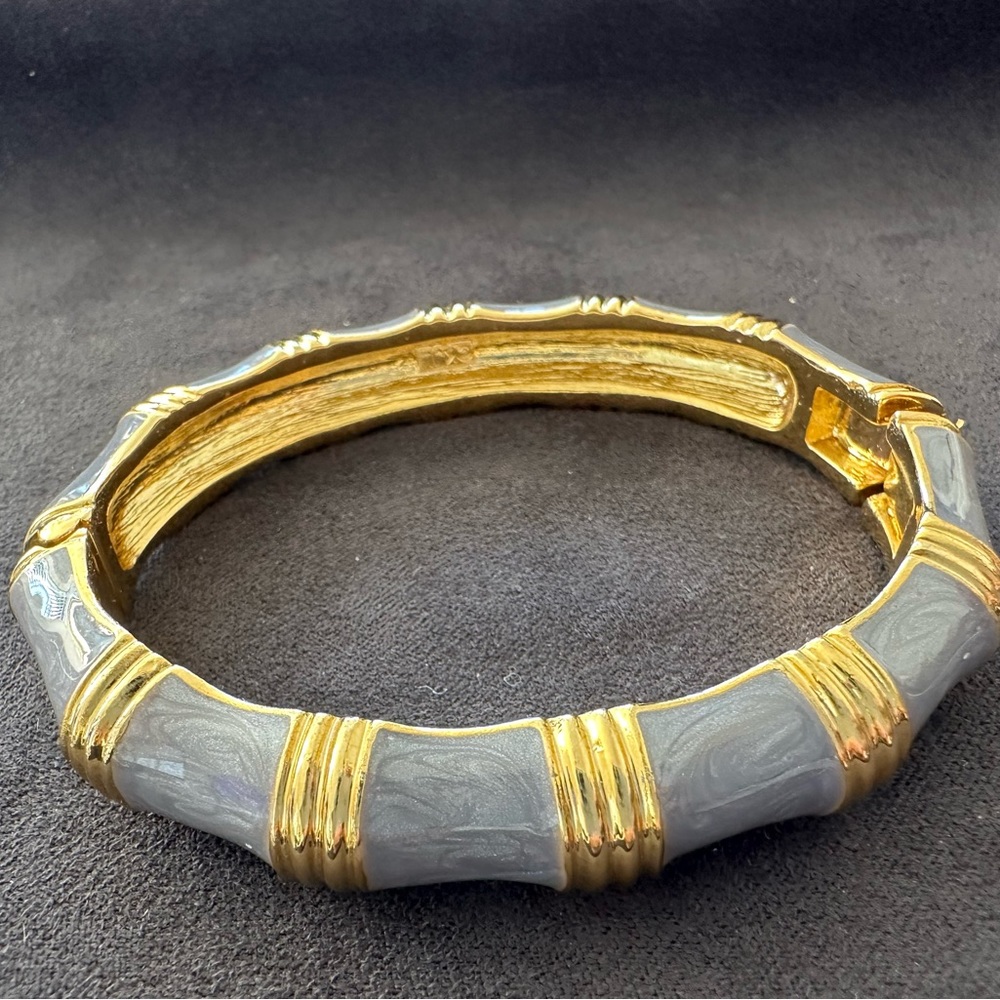 Kenneth Jay Lane Enamel Bangle Grey / Gold